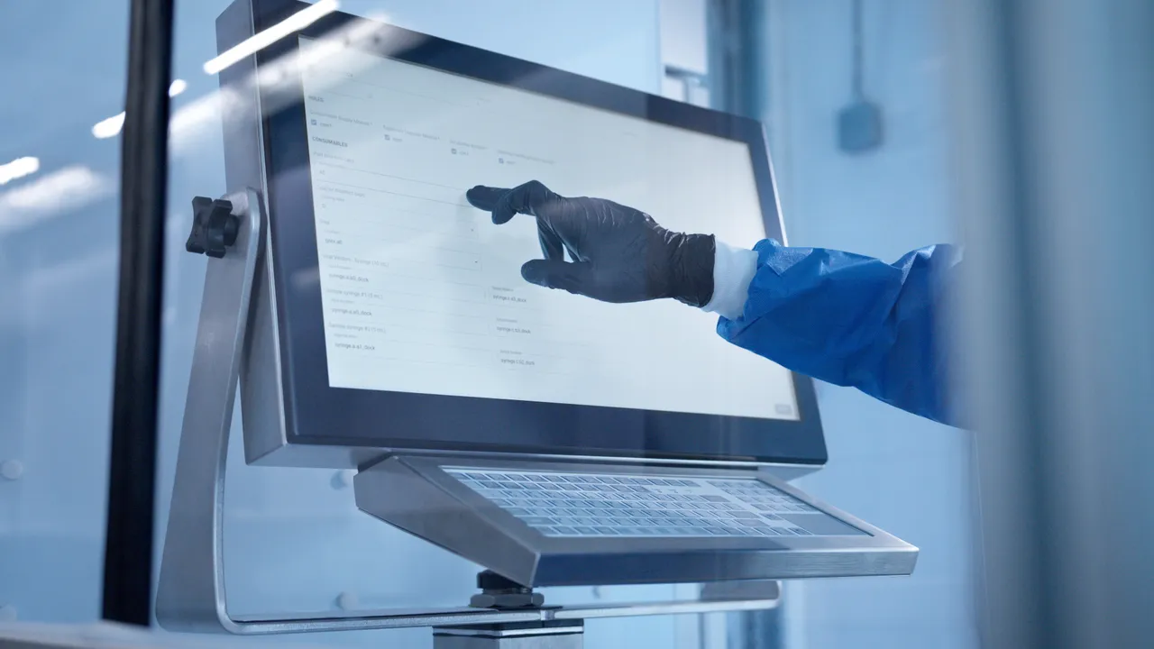 Operator using Multiply Labs process control software