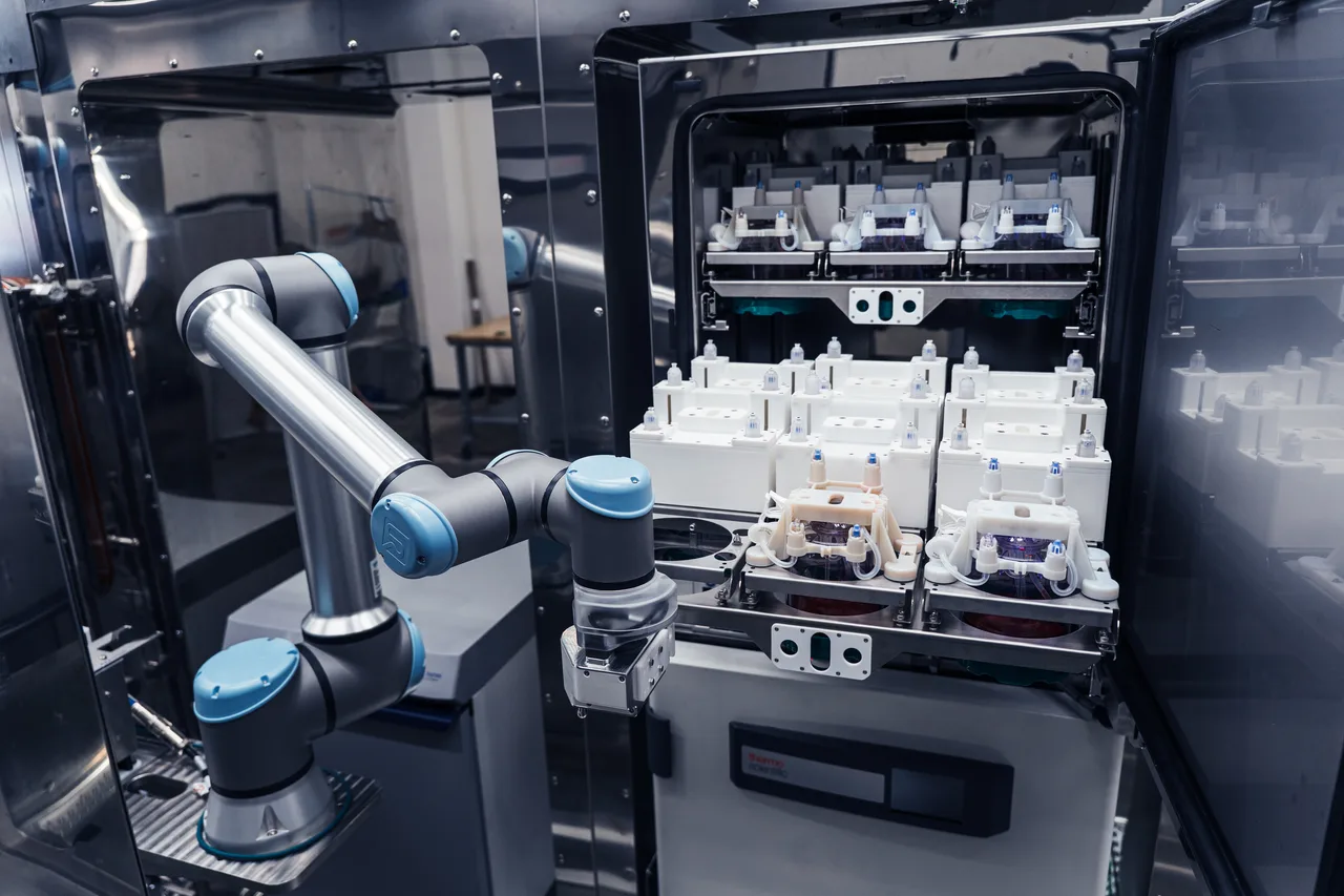 Robotic arm executing unit operation